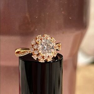 Elegant Gold Ring with Diamond Details